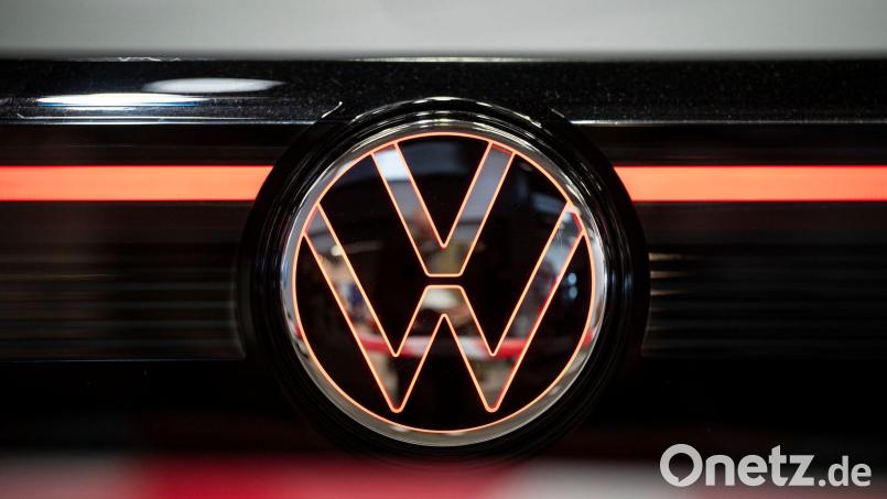 Wegen einer fehlenden Schraube müssen VW-Fahrer für einen vorsorglichen Rückruf möglicherweise zweimal in die Werkstatt. Symbolbild: Hannes P. Albert/dpa
