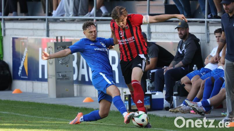 SC-Kapitän Nico Argauer (rechts) setzt sich in dieser Szene gegen Maik Geuder vom TSV Bogen durch. Bild: Dieter Jäschke