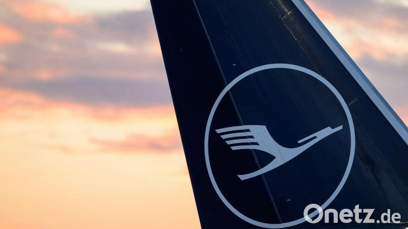 Das Flugzeug vom Typ Boeing 747-400 wird nach Lufthansa-Angaben derzeit untersucht. (Symbolbild) Bild: Hannes P. Albert/dpa