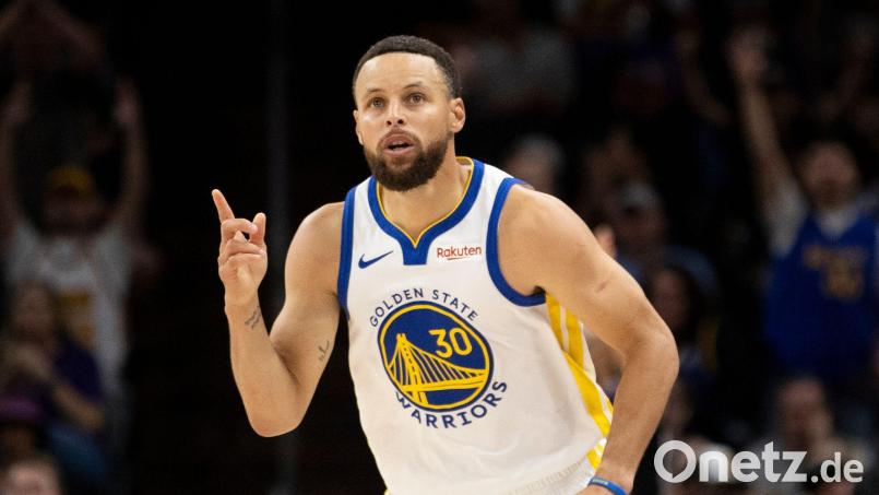 Stephen Curry verlängert Medienberichten zufolge seinen Vertrag bei den Warriors. (Archivbild) Bild: Stephen Lam/San Francisco Chronicle/AP/dpa