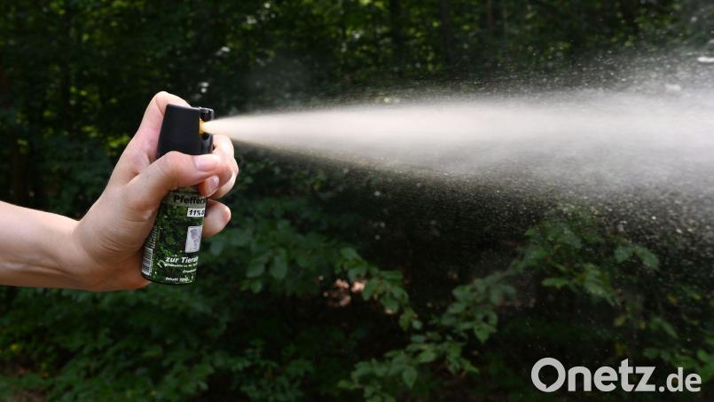 Plötzlich zückte der Mann das Pfefferspray und sprühte los. (Symbolbild) Bild: Bernd Weißbrod/dpa