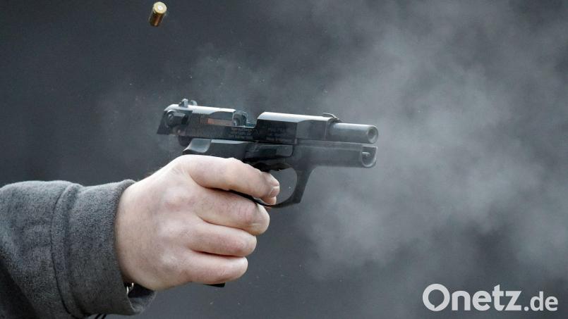 Ein Jugendlicher holte im Verlauf des Streites eine Schreckschusswaffe hervor. (Symbolbild) Bild: Carsten Rehder/dpa