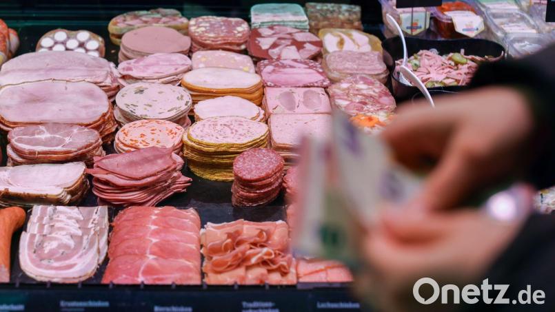 Bei Wurstwaren nahmen zuletzt sowohl Käuferreichweite als auch Absatzmenge ab. (Symbolbild) Bild: Jan Woitas/dpa