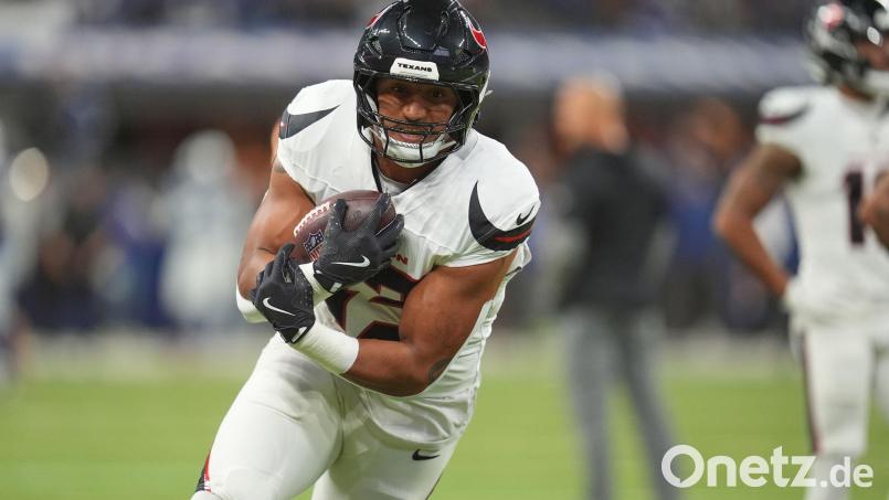 Die bislang letzte NFL-Station für Jakob Johnson waren die Houston Texans. (Archivbild) Bild: Michael Conroy/AP/dpa
