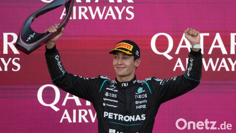 George Russell feiert in Baku einen Zittersieg. Bild: Darko Bandic/AP/dpa