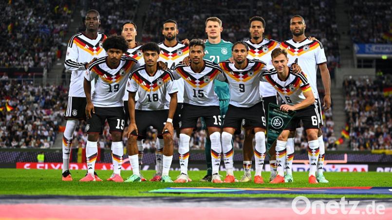 Die DFB-Elf posiert vor dem Anpfiff für das Teamfoto. Bild: Tom Weller/dpa