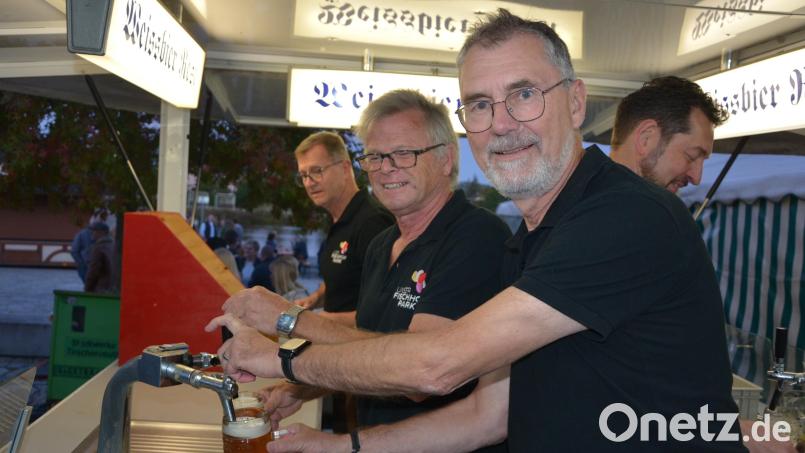 Zum Abschluss des Kultursommers in Tirschenreuth gab es beim Herbstfest 150 Liter Freibier für die ehrenamtlichen Helferinnen und Helfer. Bild: Josef Rosner
