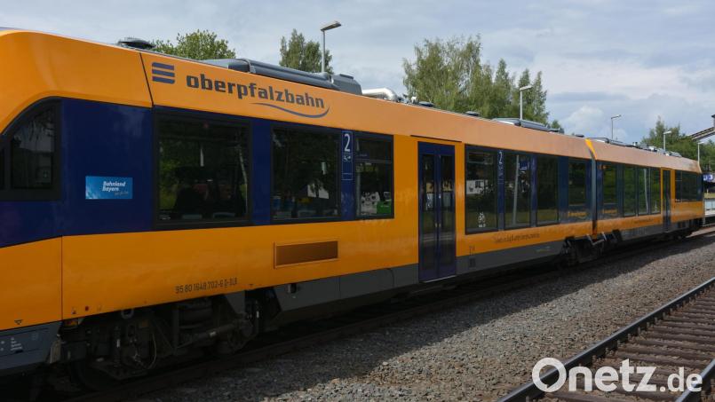 Ab dem 15. Oktober werden die Bahnstrecken zwischen Schwandorf und Cham sowie Furth im Wald und Domažlice aufgrund von Bauarbeiten gesperrt. Betroffen ist auch die RB 27 (oberpfalzbahn). Symbolbild: Josef Rosner