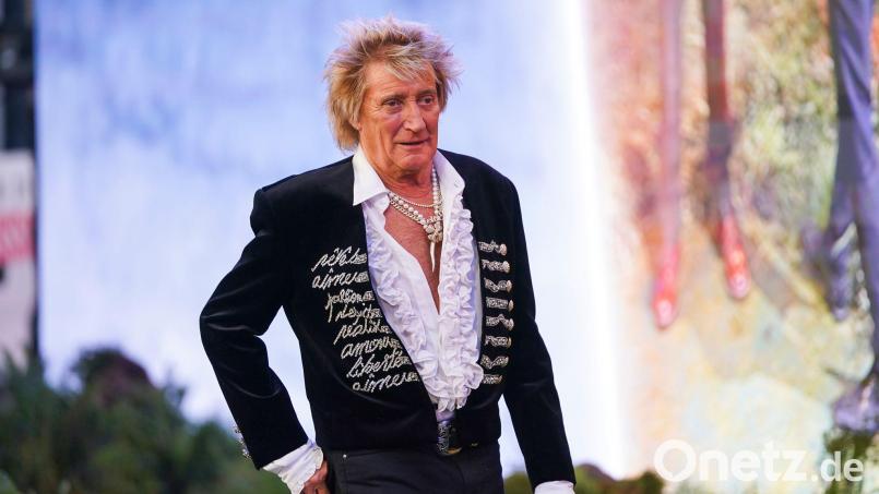 Rod Stewart hat seine letzte Tournee angekündigt. Für vier Auftritt führt diese ihn auch nach Deutschland. (Archivbild) Bild: Alberto Pezzali/Invision/dpa