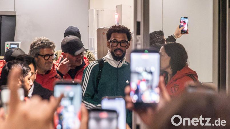 Bei der Vorstellung in seinem neuen Club in Chile wurde Vozinha im Sommer wie ein Rockstar gefeiert. (Archivbild) Bild: Victor Huenante Galaz/Agencia Uno/dpa