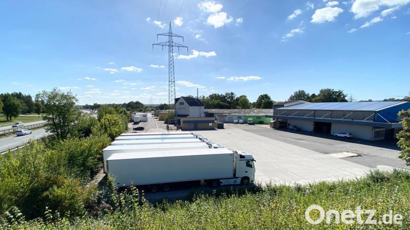 Die Pläne für das frühere Allkofer-Gelände direkt an der A 93 in Schwarzenfeld sind Thema der nächsten Marktratssitzung. Bild: Claudia Völkl