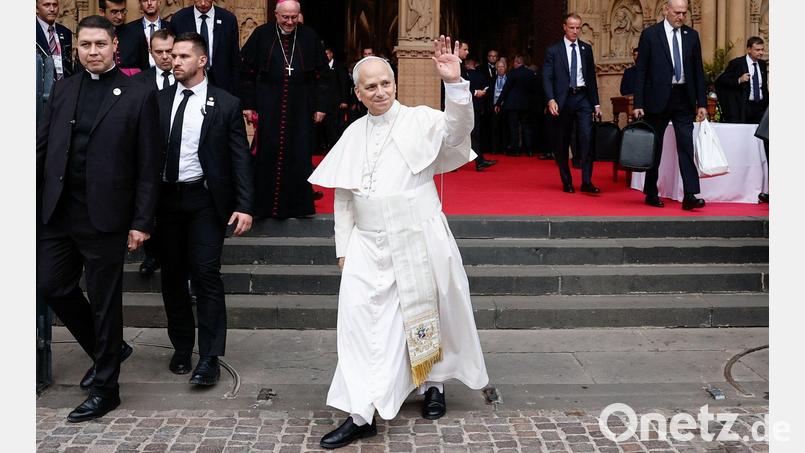 Papst Leo XIV. ist nach vier Tagen in Frankreich zurück in Rom. Bild: Benoit Tessier/Pool Reuters/AP/dpa