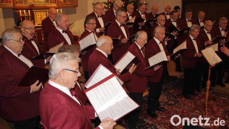 Der Männergesangverein Tirschenreuth beim Weihnachtskonzert 2019 in der Stadtpfarrkirche. Der Verein feiert dieses Jahr seinen 140. Geburtstag. Bild: Konrad Rosner