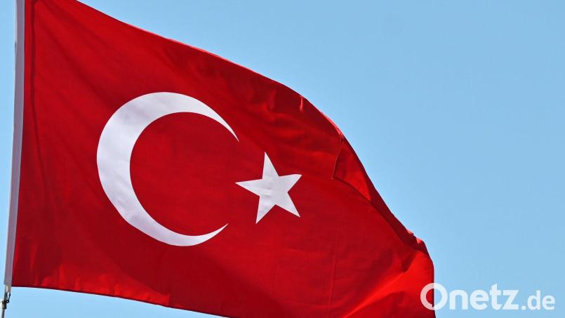 Razzien beim türkischen Schiedsrichterausschuss führten zu sieben Festnahmen. Bild: Anna Ross/dpa