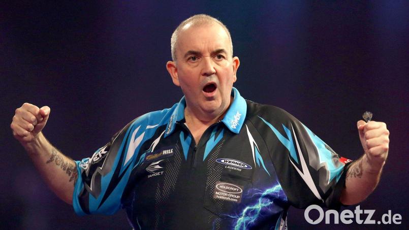 Darts-Legende Phil Taylor kündigt sein Comeback für November an. (Archivbild) Bild: Steven Paston/dpa