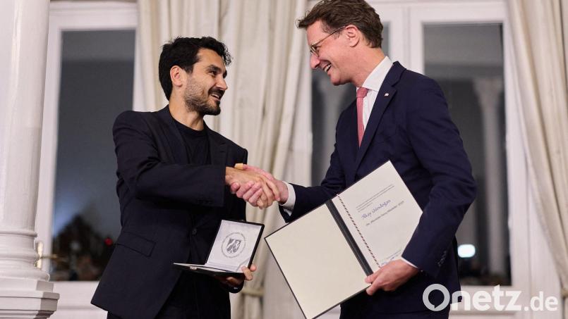 Gündogan sollte den Preis eigentlich schon im vergangenen Jahr bekommen. Jetzt wurde das nachgeholt. Bild: Rolf Vennenbernd/dpa