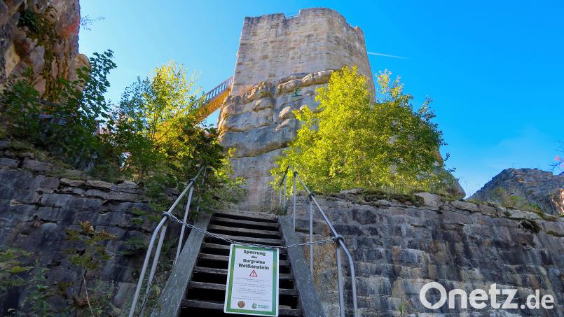 Der Aufstieg zur Burgruine Weißenstein bleibt weitere Monate versperrt. Die Besteigungsanlage des Bergfrieds ist marode und bedarf einer grundlegenden Sanierung. Bild: Bernhard Schultes