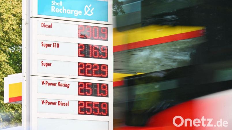 Die Spritpreise sinken bereits vor dem Start des Tankrabatts. Bild: Sina Schuldt/dpa