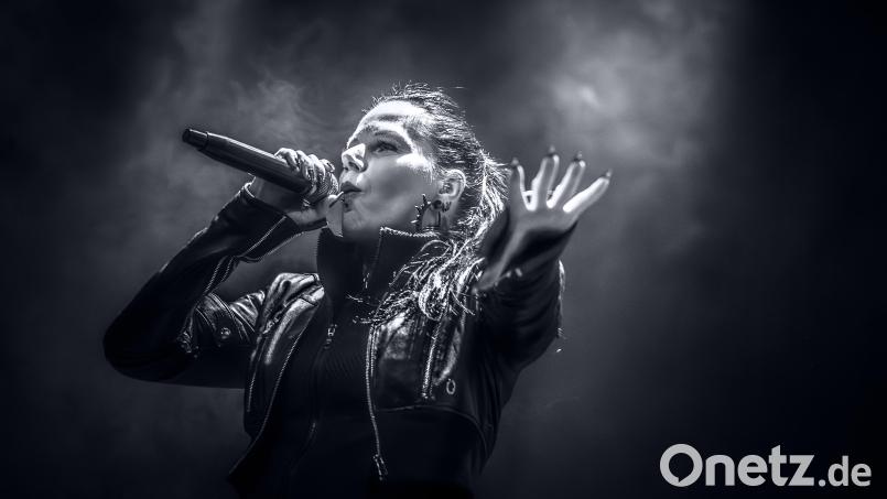 Metal-Sängerin Britta Görtz kommt für einen Workshop zu Metal-Gesangstechniken im Dezember nach Amberg. Bild: Paul Verhagen