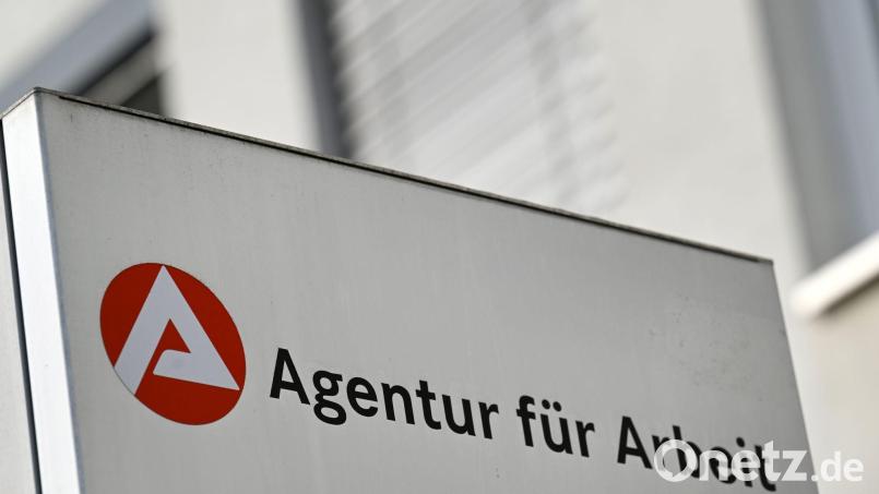 Die Arbeitslosigkeit in Tirschenreuth sinkt leicht im September. Symbolbild: Martin Schutt/dpa