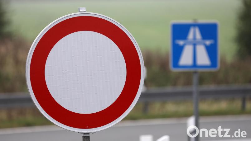 In Sulzbach-Rosenberg kommt es in der Hennebergstraße und am Friedhofweg zu einer Vollsperrung. Bild: Bernd Wüstneck/dpa