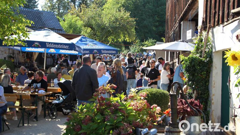 Bei bestem Herbstwetter kamen viele Gäste aus Nah und Fern zum Erntedankfest in den Gagglhof. Rund um Ernte, Brauchtum und regionale Produkte war einiges geboten. Bild: Petra Lettner