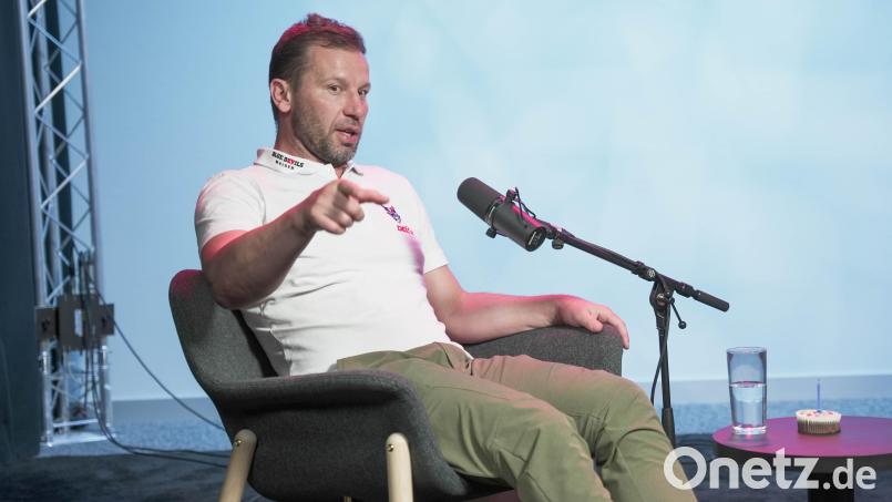 Mikhail Nemirovsky, Trainer der Blue Devils Weiden, war zu Gast im Podcast "Powerplay". Bild: Gabi Schönberger