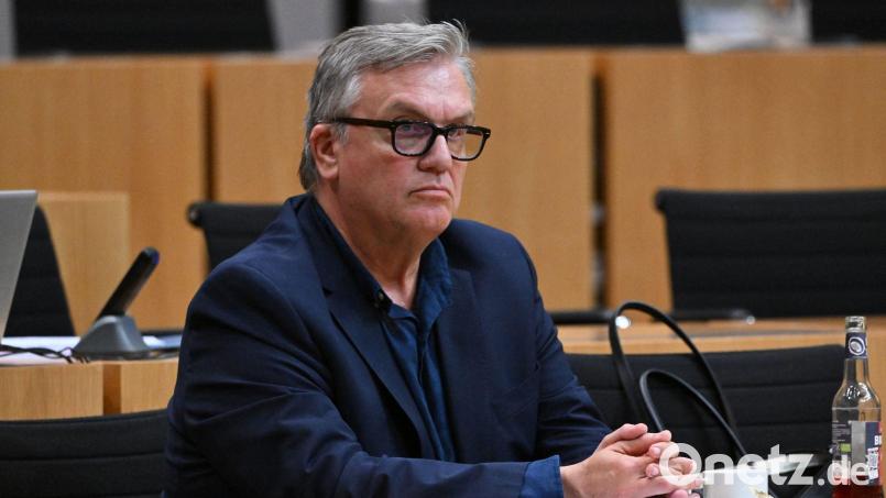 Hape Kerkeling ist Enkel eines NS-Opfers. Seine Meinung zu einem AfD-Verbotsverfahren äußerte er bei einer Anhörung im Thüringer Landtag. Bild: Martin Schutt/dpa