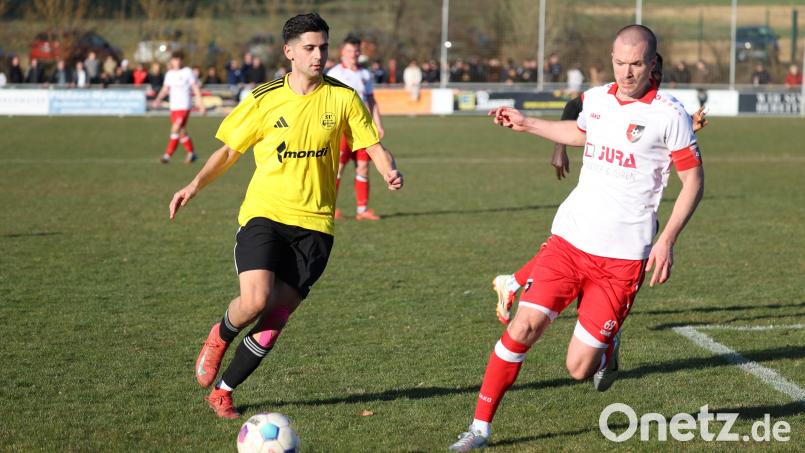 In der abgelaufenen Saison trug Johannes Renner (rechts) noch das Trikot der SpVgg Trabitz. Mittlerweile ist der 36-Jährige zurück gewechselt und hofft auf einen Sieg seiner SV Grafenwöhr im Spitzenspiel der Kreisliga Nord. Bild: Dieter Jäschke