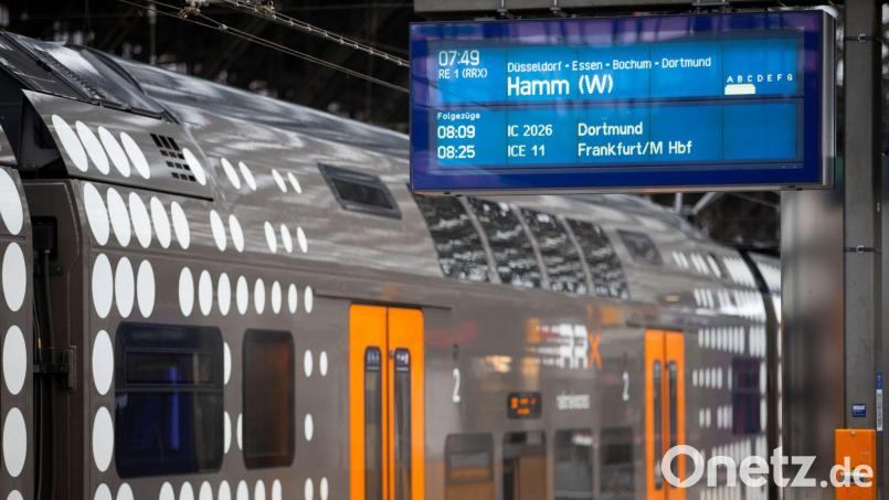 Das Deutschlandticket ist ein bundesweit gültiges Monatsabo für Busse und Bahnen im Nah- und Regionalverkehr. Archivbild: Thomas Banneyer/dpa
