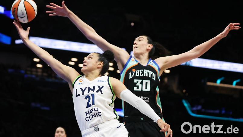 Die New York Liberty um Star-Spielerin Breanna Stewart haben sich in der ersten Playoff-Runde durchgesetzt. Bild: Heather Khalifa/AP/dpa