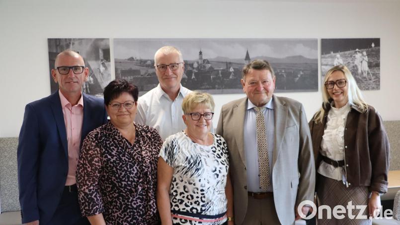 Von links: Martin Deyerl, Geschäftsführer; Bianca Deyerl, Gesellschafterin und Geschäftsführerin; Norman Wisura, Heimleiter; Gertraud Deyerl, Geschäftsführerin; Karl Deyerl, Initiator, Gründer und Gesellschafter; Marina Schaller, Gesellschafterin und Geschäftsführerin. Bild: Rudi Gruber