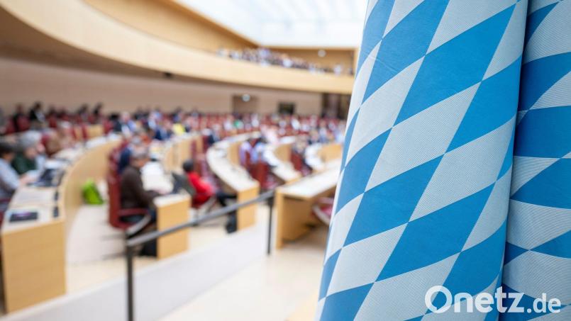 Der Landtag ist mit großer Mehrheit gegen eine Amtszeitbegrenzung für den Regierungschef. (Archivbild) Bild: Peter Kneffel/dpa