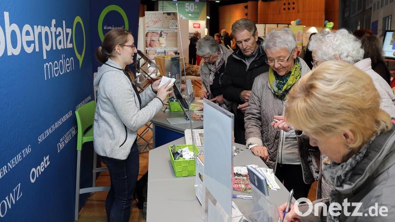 Auch in den vergangenen Jahren war das Dialekt-Gewinnspiel bei den Besucherinnen und Besuchern gefragt. Bild: Wolfgang Steinbacher