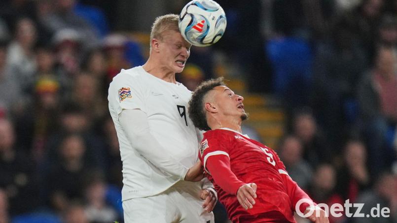 Erling Haaland (links) blieb diesmal ohne Tor. Bild: Kin Cheung/AP/dpa