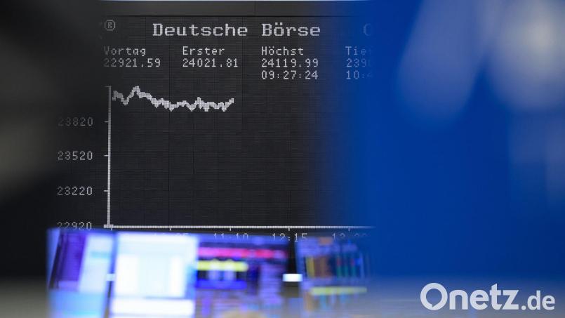 Weil es bei der gesetzlichen Rente eng wird, sollen die Menschen selbst über die Börse fürs Alter vorsorgen. (Symbolbild) Bild: Hannes P. Albert/dpa