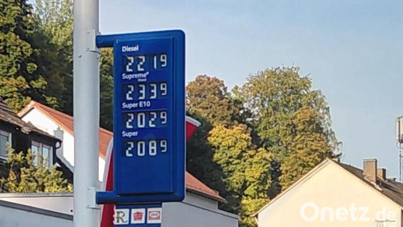 Am Donnerstagmorgen waren die Preise bei der Esso-Tankstelle endlich gesunken. Bild: Luisa-Marie Terme