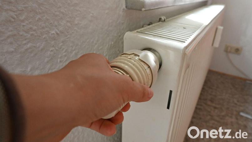 Wie können Mehrfamilienhäuser kostengünstig und umweltfreundlich beheizt werden? Der Energiedienstleister Techem sieht bei einer bestimmten Technik viele Vorteile. (Symbolbild) Bild: Elisa Schu/dpa