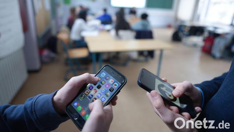 Tiktok, Instagram und Co. gehören für die meisten Jugendlichen zum Alltag. Doch es gibt Risiken, die soziale Medien mit sich bringen können. Symbolbild: Marcus Brandt/dpa