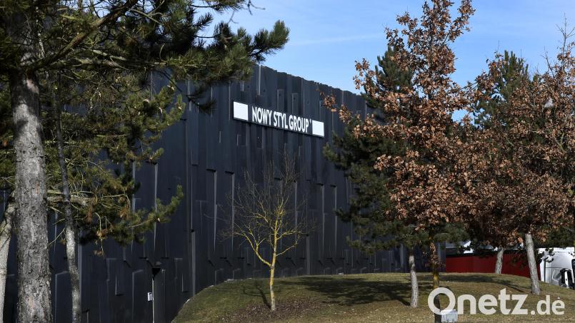 Nowy Styl in Ebermannsdorf hat nicht nur eine besondere Außenfassade, sondern ist für das polnische Unternehmen auch ein wichtiger Standort: Während andere geschlossen werden, soll dieser hier ausgebaut werden. Archivbild: Petra Hartl