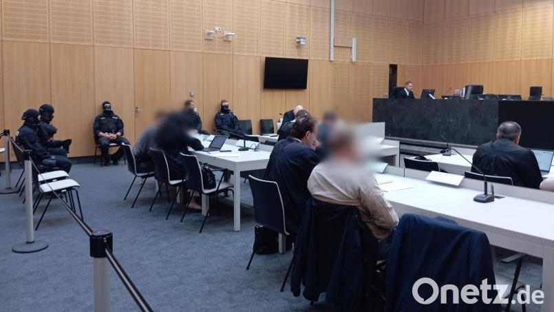 Voller Saal am Landgericht Weiden: Vier Angeklagte müssen sich wegen des Handels mit Betäubungsmittel verantworten. Bild: Kathrin Halbhuber