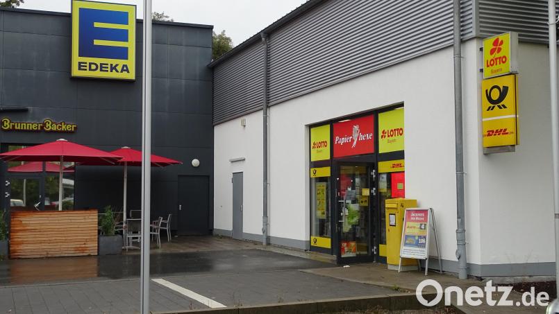 Die "Papierhexe", das kleine Schreibwarengeschäft neben dem Edeka in Auerbach, schließt. Eine Postfiliale in der Stadt wird es dennoch weiterhin geben. Bild: Markus Müller
