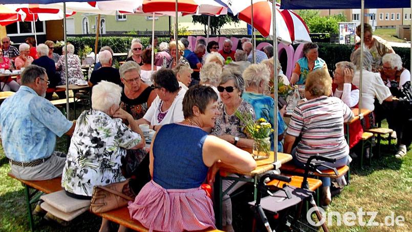 Unter den zahlreichen jährlichen Veranstaltungen darf auch das jährliche Gartenfest des AWO-Seniorenclubs „Gretl Fastner“ in Neustadt/WN nicht fehlen. Doch nun steht den Mitgliedern ein besonderes Fest bevor: die Feier des 55. Jubiläums. Bild: Franz Witt