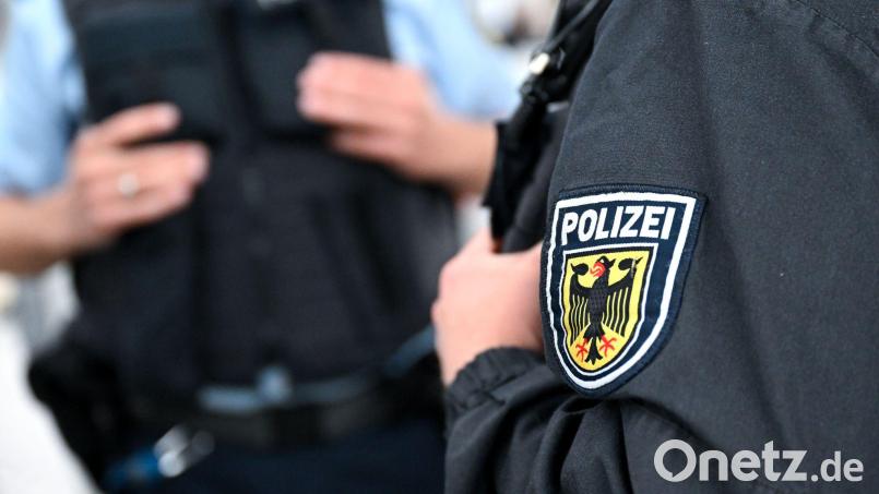 Der Mann sei über mehrere Gleise gelaufen. (Symbolbild) Bild: Sven Hoppe/dpa
