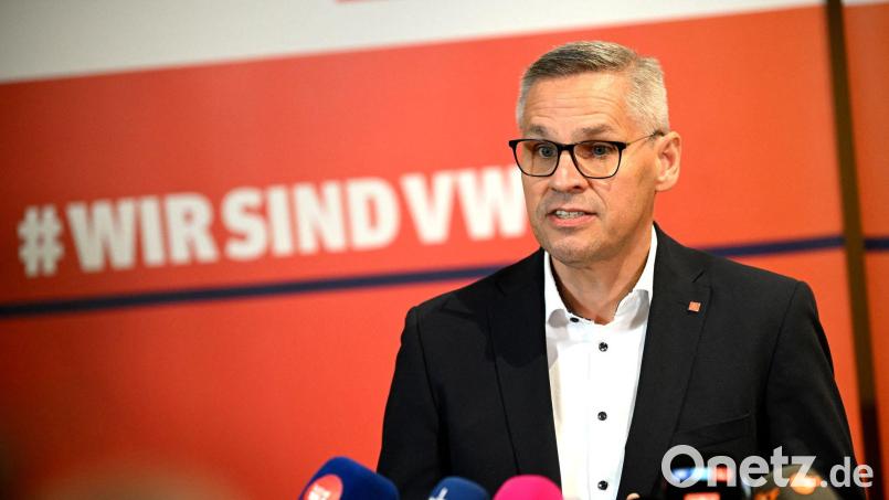 IG-Metall-Bezirksleiter Gröger: Vorgehen der VW-Führung „respektlos“. (Archivbild) Bild: Julian Stratenschulte/dpa