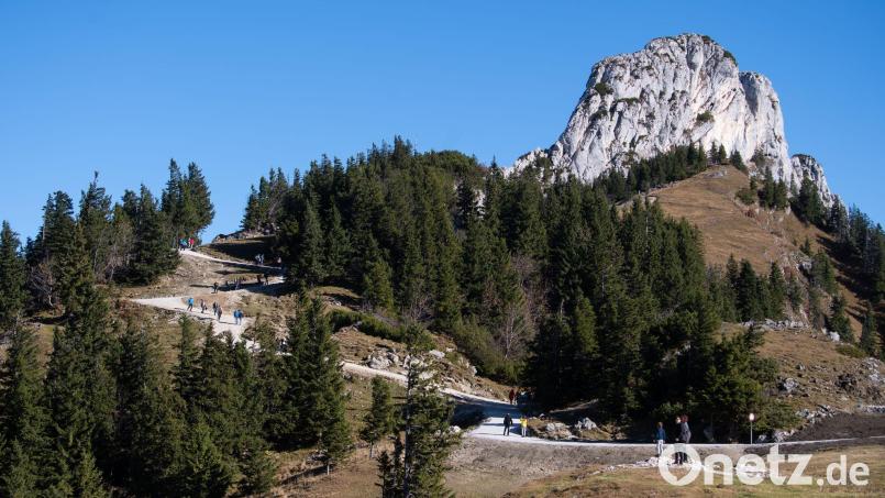An der Kampenwand darf laut Gerichtsurteil eine neue Bergbahn gebaut werden. (Archivbild) Bild: Sven Hoppe/dpa
