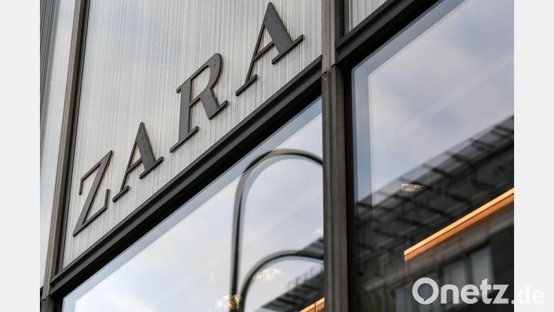 Die spanische Modekette Zara hat ein Halloween-Kinderkostüm aus dem Verkauf genommen, das Kritiker an KZ-Kluft erinnerte. Bild: Jens Kalaene/dpa-Zentralbild/dpa