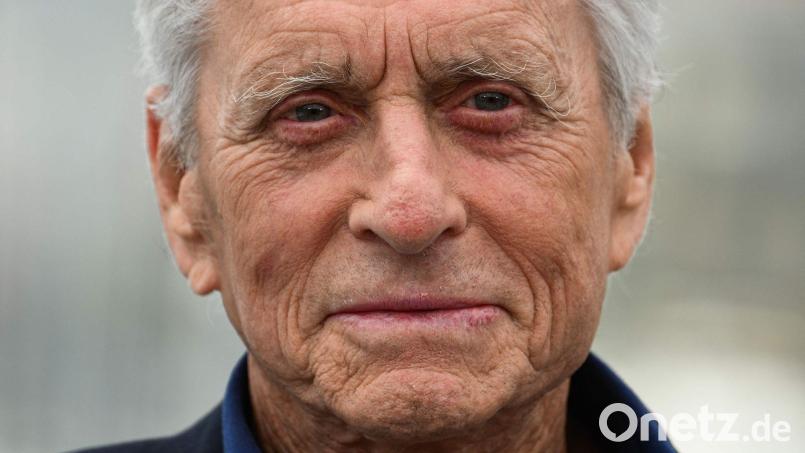 Manch atemberaubender Frau ist US-Schauspieler Michael Douglas schon nahe gekommen - vor und hinter der Kamera, wie er in seinen Memoiren nun verrät. (Archiv) Bild: Christophe Simon/3p-afp/dpa