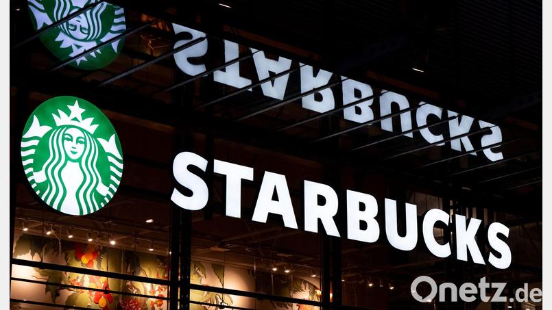 Die US-Kaffeekette Starbucks steht wegen neuer Filialen in der chinesischen Region Xinjiang in der Kritik. (Archivbild) Bild: Sven Hoppe/dpa
