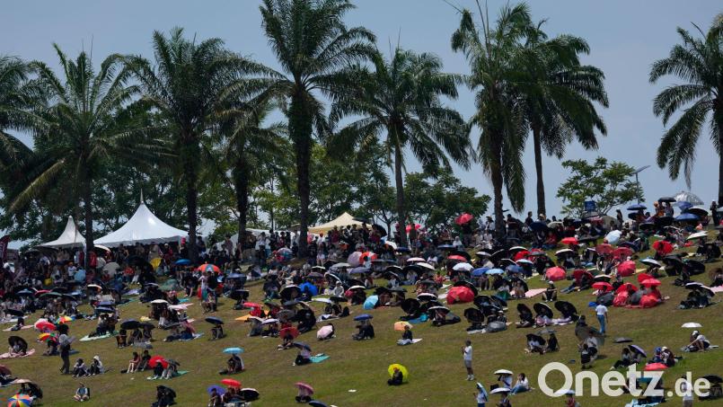 Die Abreise ist für die Fans in Malaysia eine große Herausforderung. Bild: Vincent Thian/AP/dpa